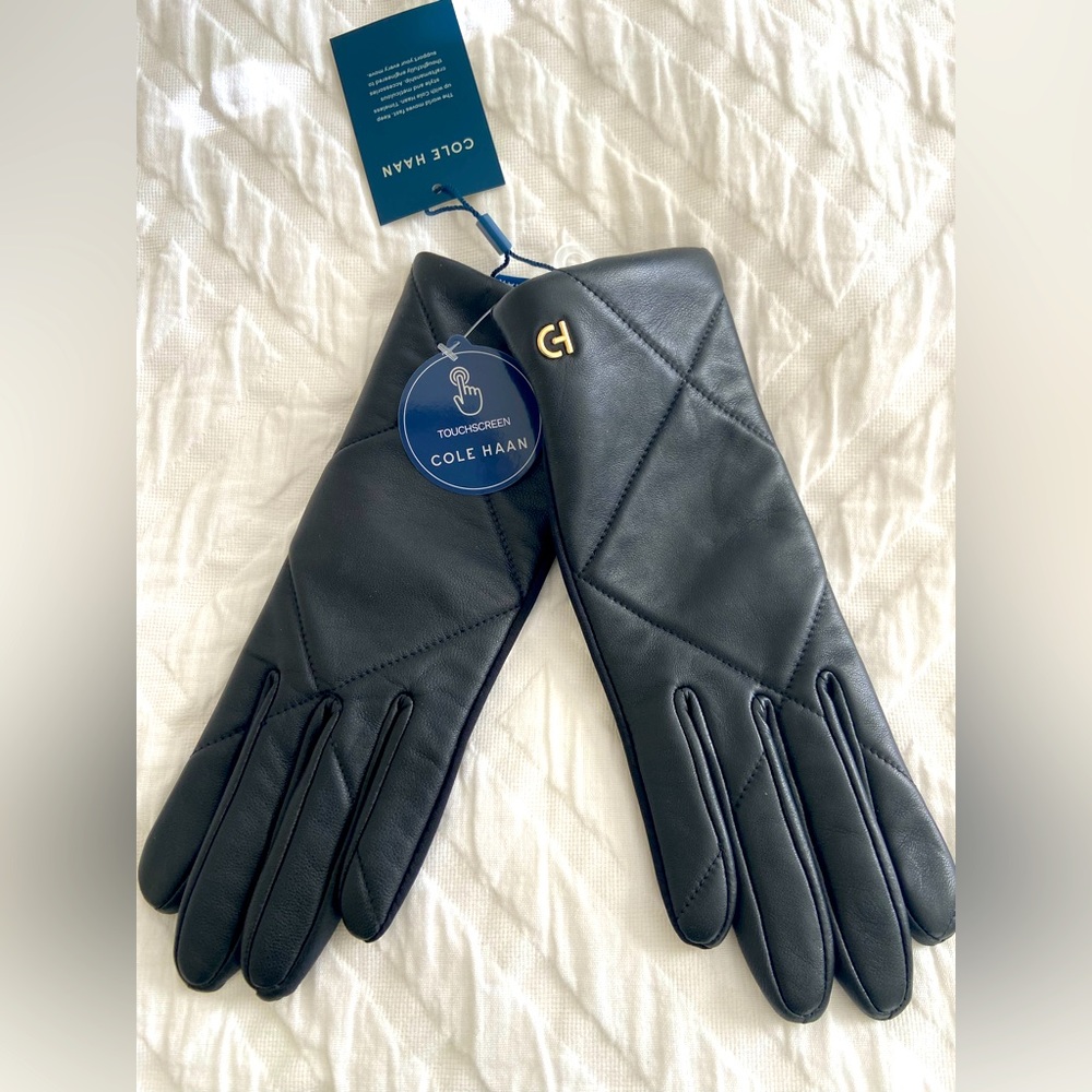NWT Cole Haan Women’s Black Leather Fleece Lined Gloves